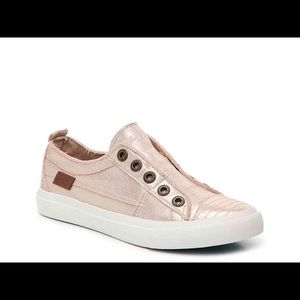 Rose gold blowfish size 6